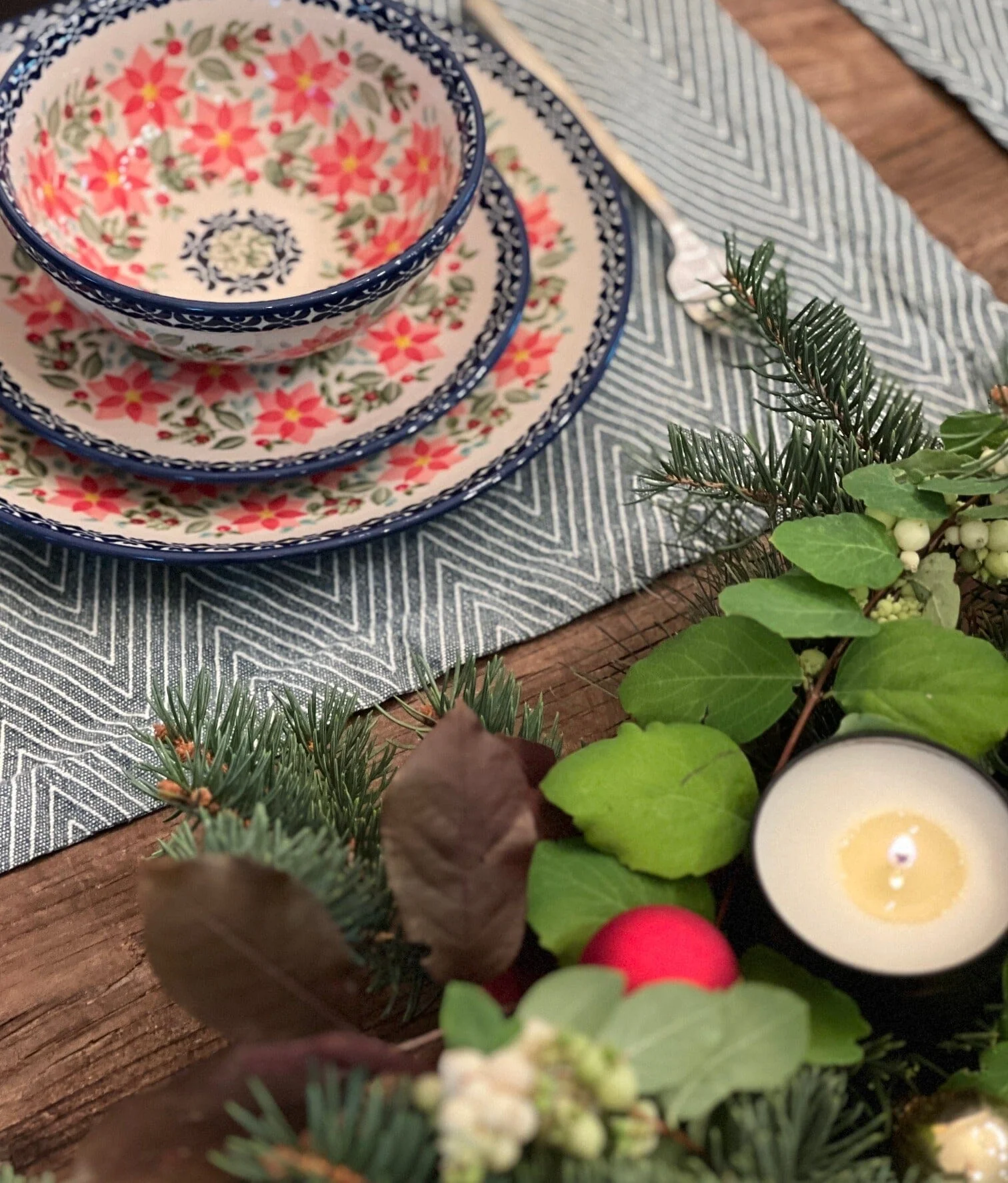 Plate, Round, Dessert, 7.25" in "Pink Poinsettia" by Manufaktura | T131S-PS14 - Image 3
